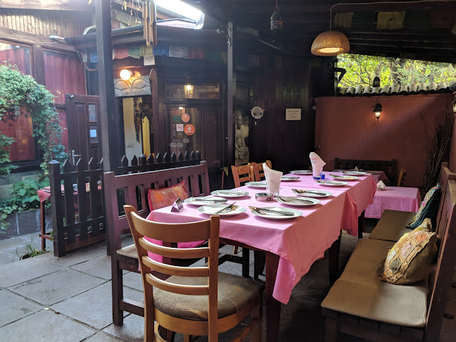 Гуркха - Гастрономия и хотелиерство