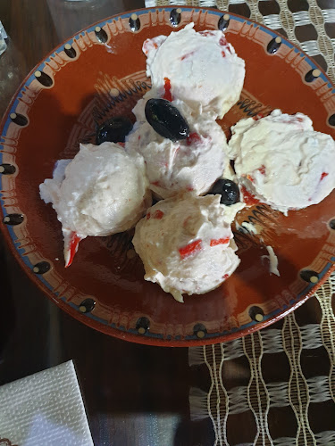 Opinii despre Бистро Резбарица în Кърджали - Гастрономия и хотелиерство