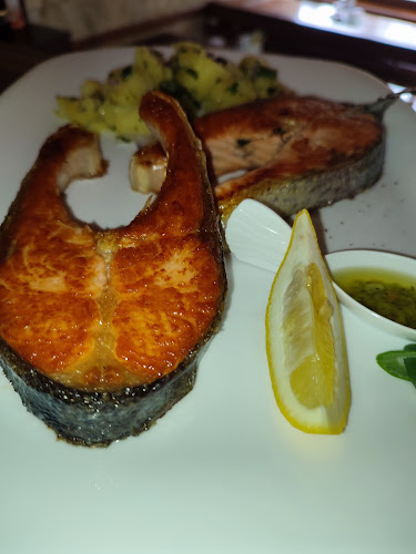 Лятна градина "Голд фиш" - Гастрономия и хотелиерство