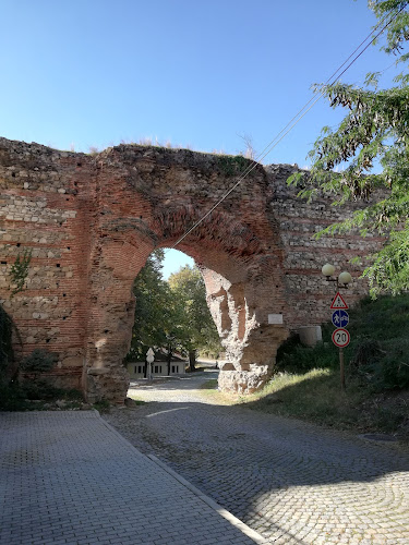 Opinii despre Снек Бар "Старата Пицария" în Хисаря - Гастрономия и хотелиерство