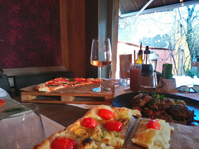 София център, ул. „Оборище“ 9Б, 1000 София