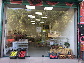 Natural Market & Juice bar- плодове и зеленчуци