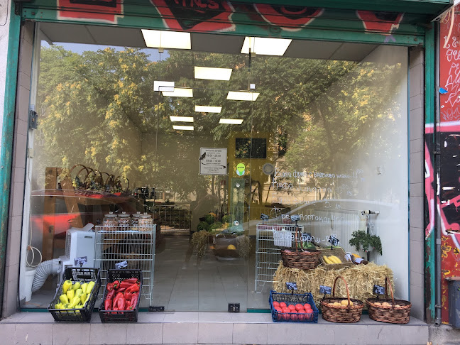 Natural Market & Juice bar- плодове и зеленчуци