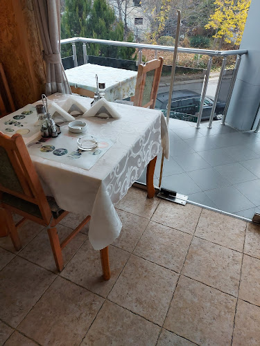 Та Фу Хао - Гастрономия и хотелиерство