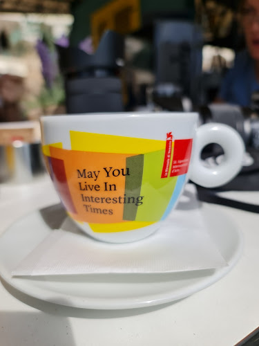 Macaron Cakes & Coffee - Гастрономия и хотелиерство