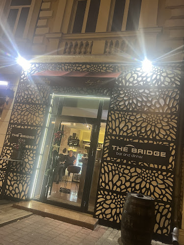Дъ Бридж бар и динър - Гастрономия и хотелиерство