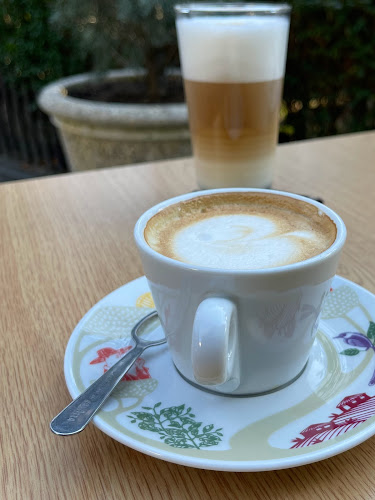 Opinii despre Gardens retro bar&café în Казанлък - Гастрономия и хотелиерство