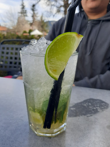 кв. Стария град, площад „Възраждане 1, 2770 Банско