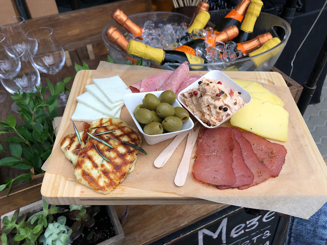 Бар Безкрай - Гастрономия и хотелиерство