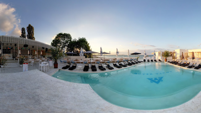 Амая Бийч - Гастрономия и хотелиерство