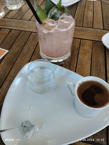 Кафене „Бакарди 2“ - Гастрономия и хотелиерство