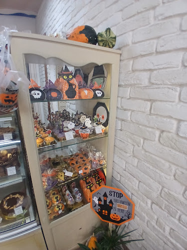 Сладкарска работилница ЗАХАРНА КЪЩА - Гастрономия и хотелиерство