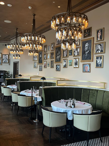 София център, бул. „Васил Левски“ Square, 1504 София