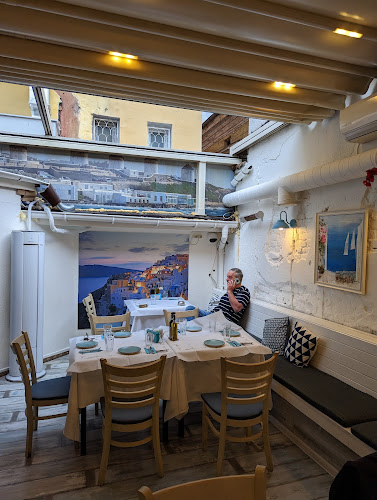 София център, ул. „Ген. Паренсов“ 11, 1000 София