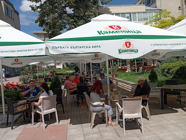 Бялата къща - Гастрономия и хотелиерство