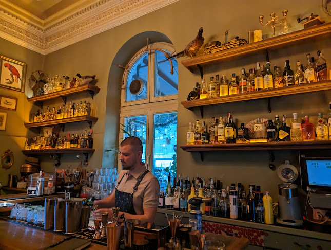 вход от Раковски Централен военнен клуб, бул. Цар Освободител 9, бул. „Цар Освободител“ 7, 1000 София