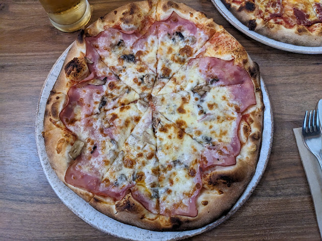 Opinii despre Пицария "Дървената къща" în Етрополе - Гастрономия и хотелиерство