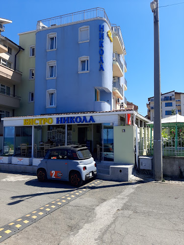 Център, ул. „Бриз“ 5, 8180 Приморско