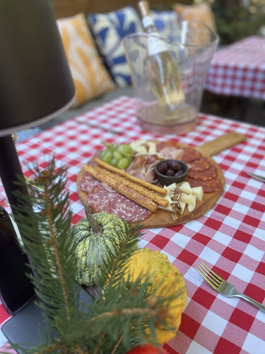 Хладилника, бул. „Никола Й. Вапцаров“ 25, 1407 София