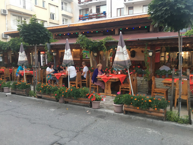 Център, ул. „Ропотамо“ 32, 8180 Приморско