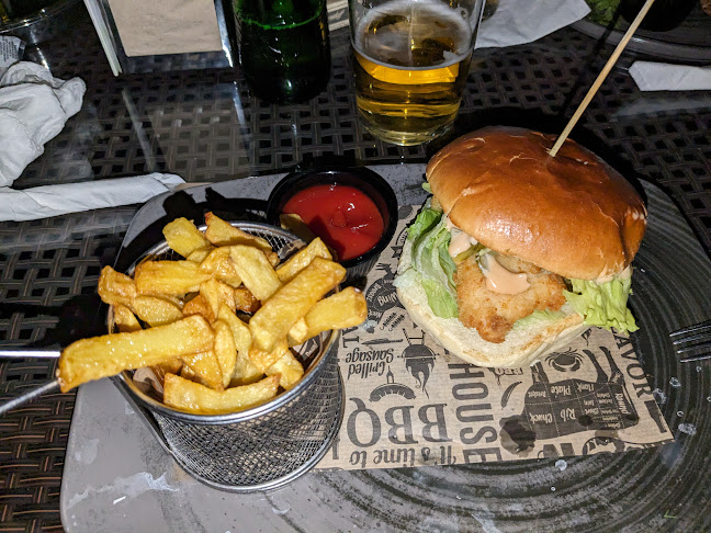 Ла Рокка бар и динър - Гастрономия и хотелиерство