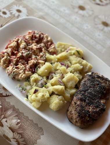 Opinii despre Българска кухня "При Десподови" în Кресна - Гастрономия и хотелиерство