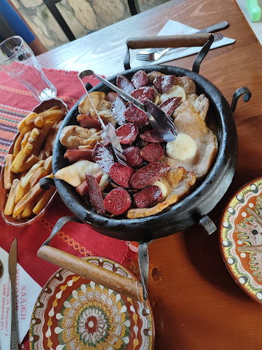 Хаджи Николов Хан - Гастрономия и хотелиерство