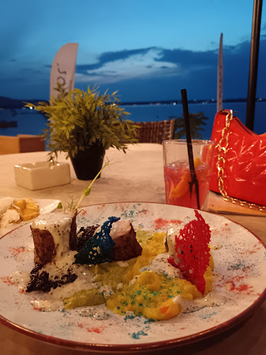 Opinii despre Сансет Бар-ресторан în Созопол - Гастрономия и хотелиерство