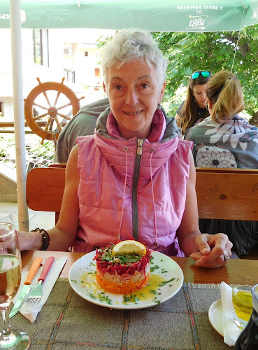 Бистро ,,Белия Делфин" - Гастрономия и хотелиерство