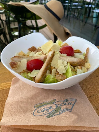 Куук бук - Гастрономия и хотелиерство