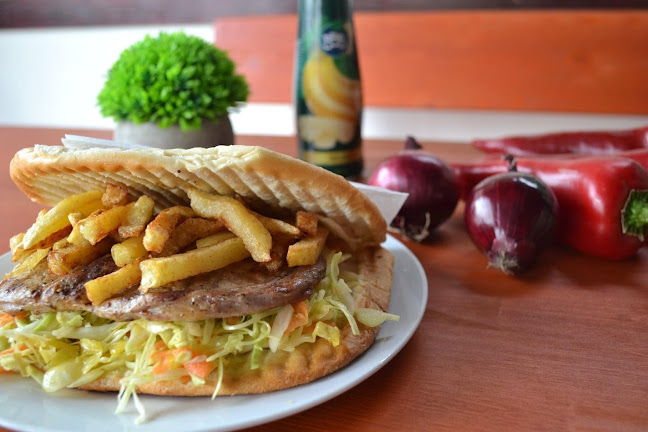 Манастирска Скара - Гастрономия и хотелиерство