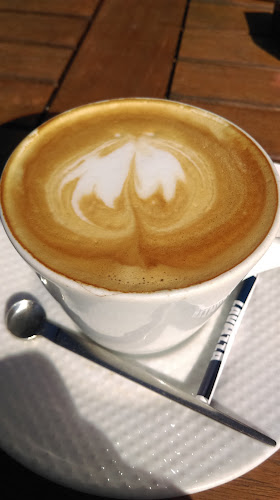 Кафене „Бакарди 2“ - Гастрономия и хотелиерство