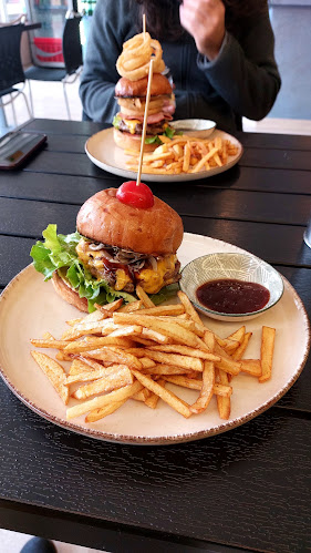 ж.к. Хаджи Димитър, ул. „Уошбърн“ 32-34, вх. Б1510, 1510 София