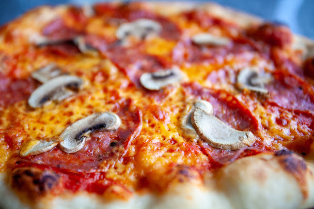 Opinii despre Pizza Corner în Браниполе - Гастрономия и хотелиерство