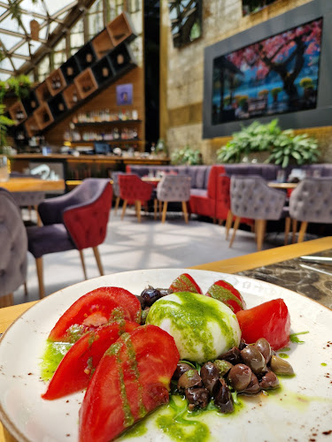 Plate Bar & Restaurant - Гастрономия и хотелиерство