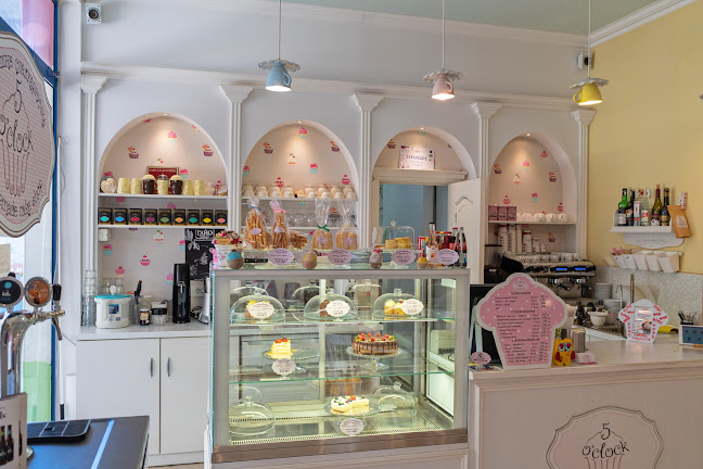 Сладкарница 5 o'clock - Гастрономия и хотелиерство