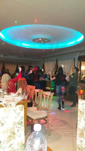 Сингър - Гастрономия и хотелиерство