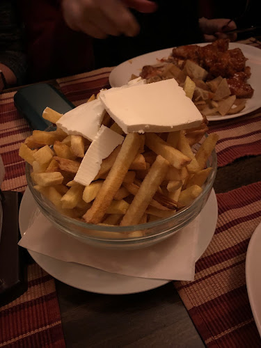 Ейл Хаус Център - Гастрономия и хотелиерство