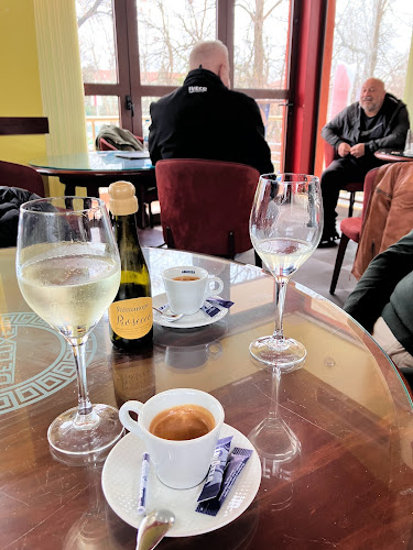 Кафе Делукс - Гастрономия и хотелиерство