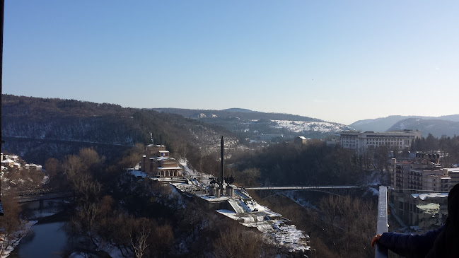 пл. П. Р. Славейков, ж.к. Варуша-север, ул. „Медникарска“, 5000 Велико Търново