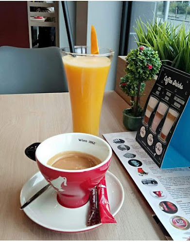 Opinii despre Dolce Coffee House & Bar în Бургас - Гастрономия и хотелиерство