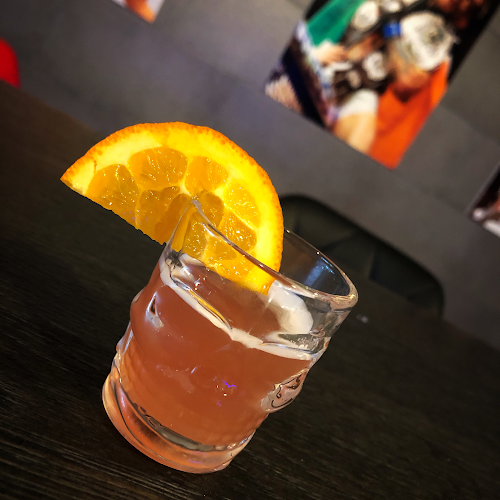 Knockout Cafe-Bar - Гастрономия и хотелиерство