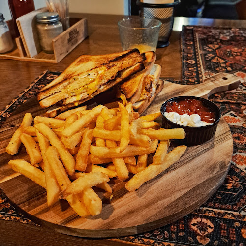 Дъ Бридж бар и динър