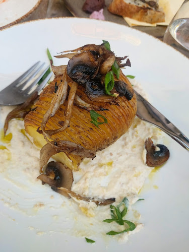 Тамс хаус - Гастрономия и хотелиерство