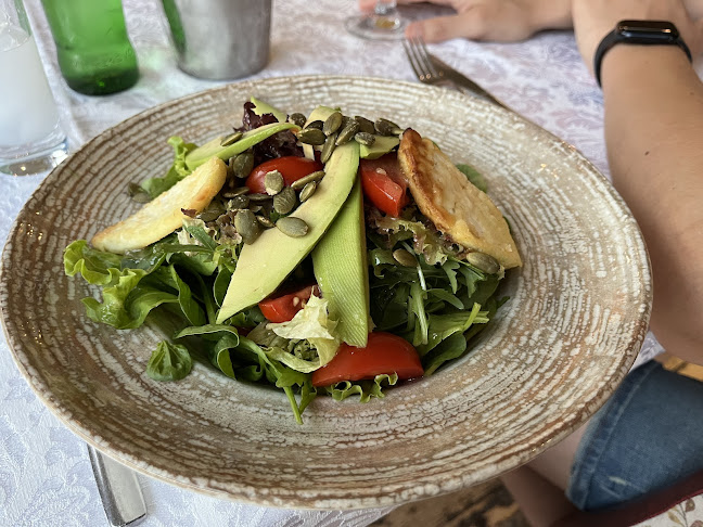 На реката „Джъмп“ - Гастрономия и хотелиерство