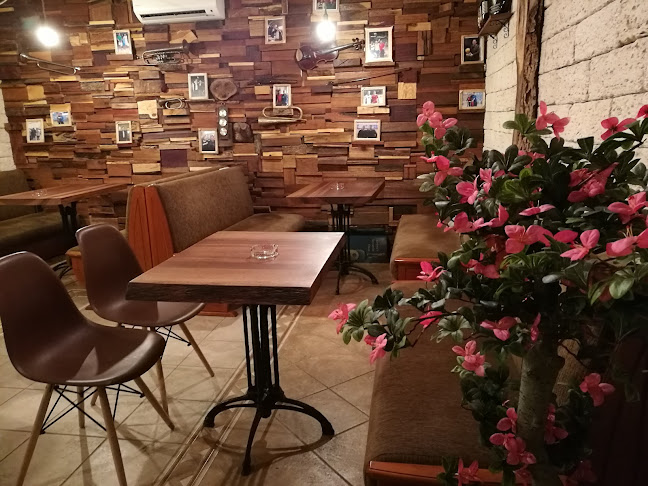 Иигълс кафе - Гастрономия и хотелиерство