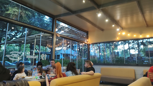 Тримата мускетари - Гастрономия и хотелиерство