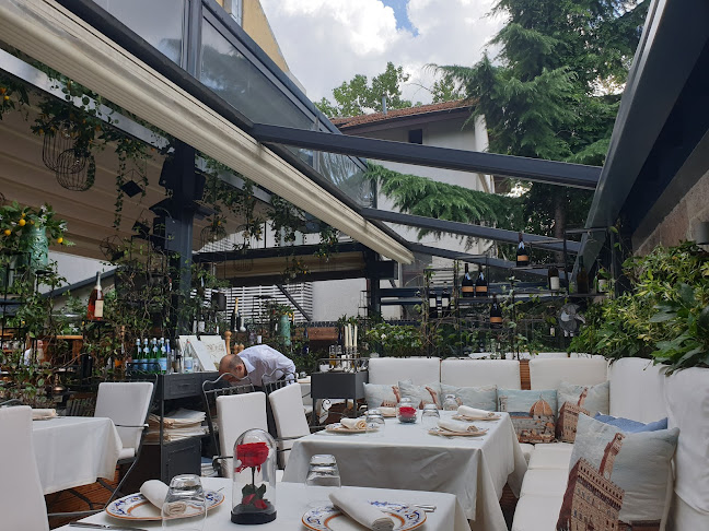 La Casa - Гастрономия и хотелиерство