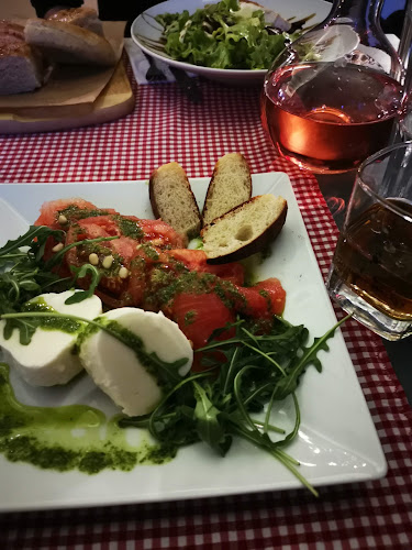 София център, ул. „Искър“ 1, 1000 София