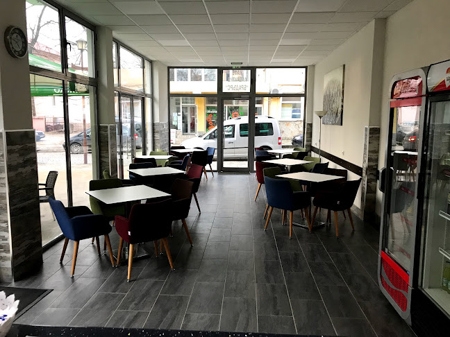 Кафе-Аперитив "Брадърс" - Гастрономия и хотелиерство